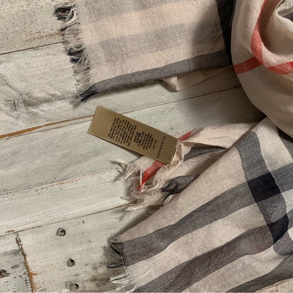 Burberry check wool silk scarf - Picture 3 of 7